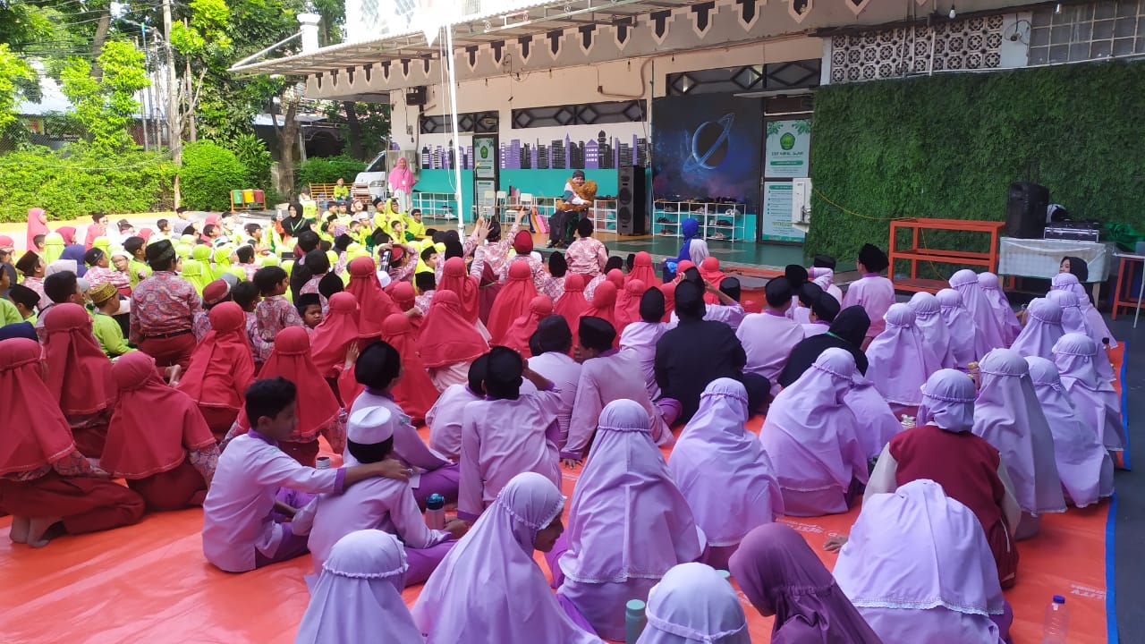 Wisata LiterAsyik Ke SD Nurul Islam